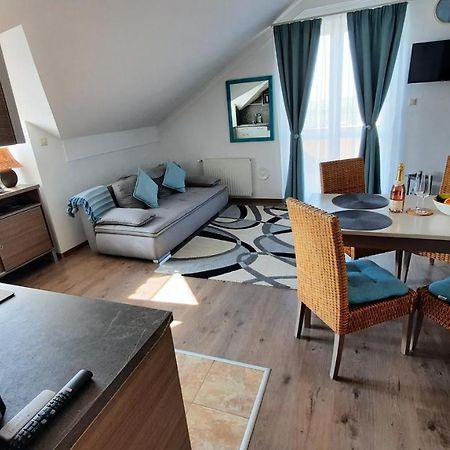 Kamilla Apartman Villapark บุค ภายนอก รูปภาพ