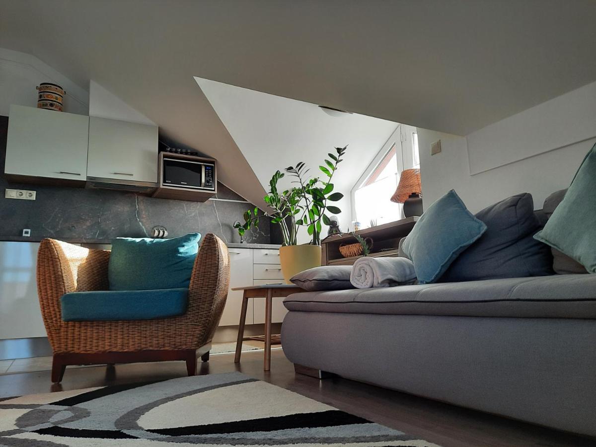 Kamilla Apartman Villapark บุค ภายนอก รูปภาพ