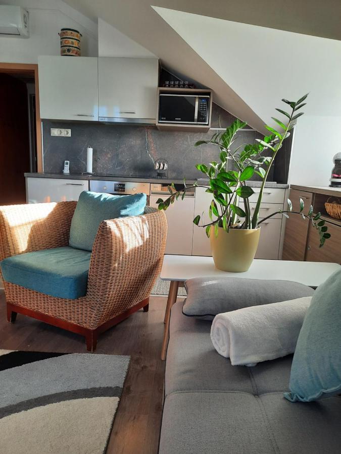 Kamilla Apartman Villapark บุค ภายนอก รูปภาพ