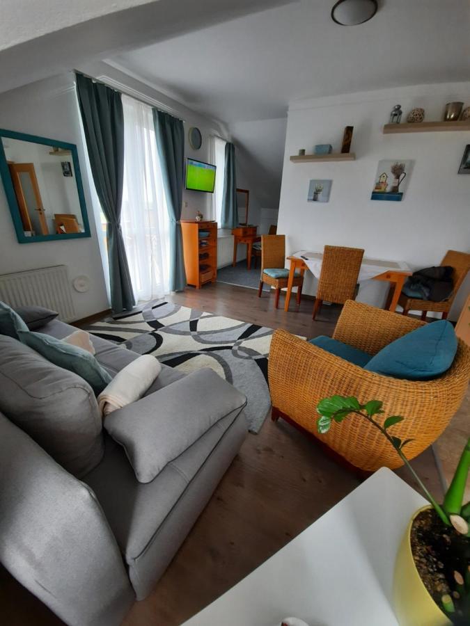 Kamilla Apartman Villapark บุค ภายนอก รูปภาพ