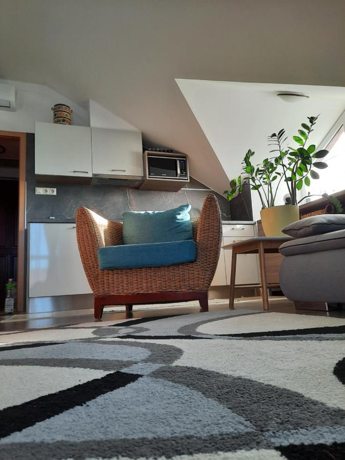 Kamilla Apartman Villapark บุค ภายนอก รูปภาพ