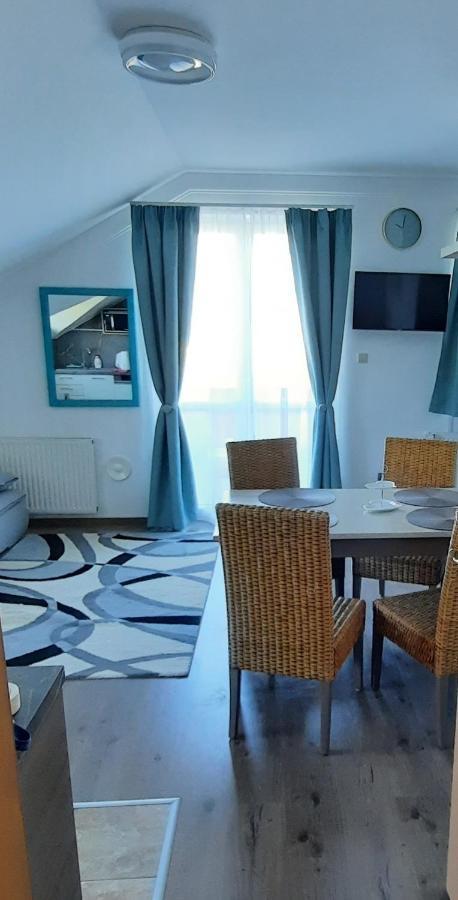 Kamilla Apartman Villapark บุค ภายนอก รูปภาพ