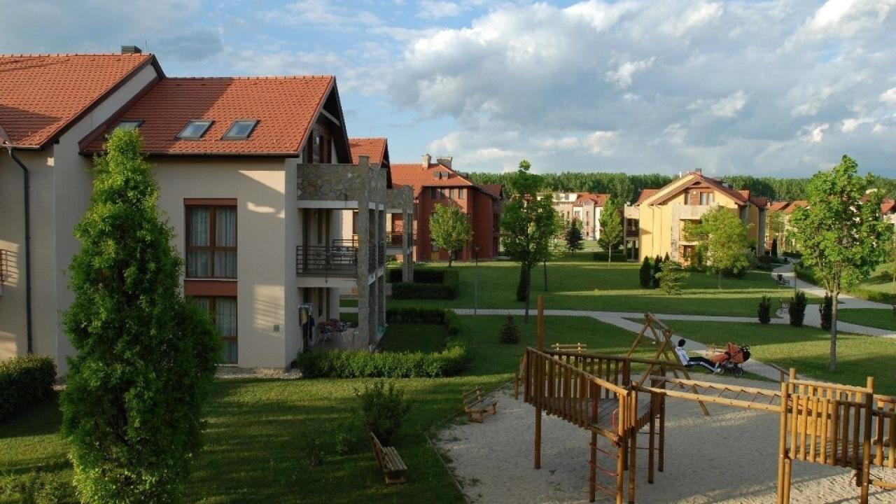 Kamilla Apartman Villapark บุค ภายนอก รูปภาพ