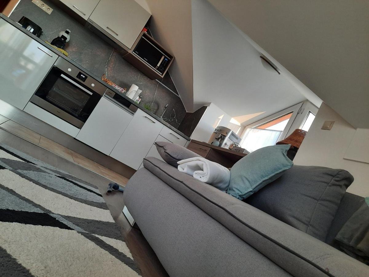 Kamilla Apartman Villapark บุค ภายนอก รูปภาพ