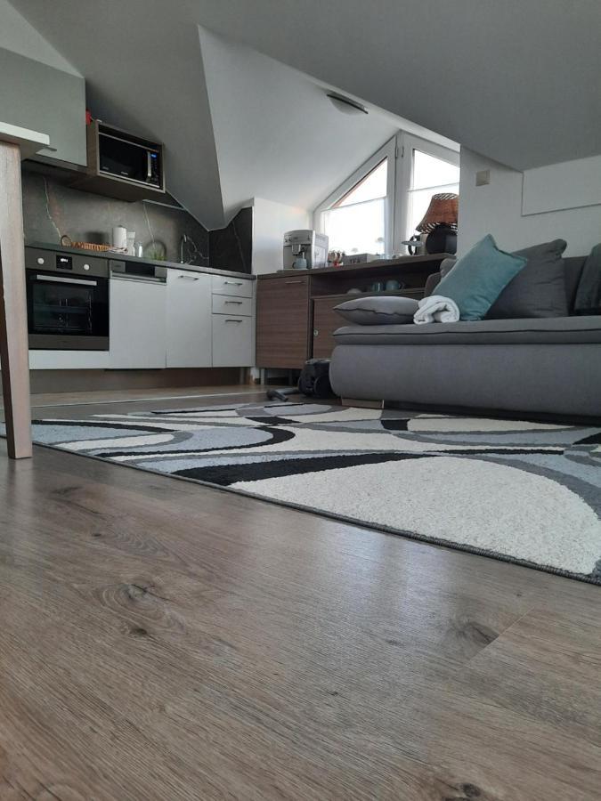 Kamilla Apartman Villapark บุค ภายนอก รูปภาพ